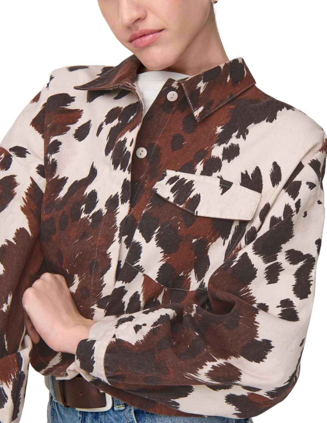 Camisa Only Canny beige y chocolate estampado para mujer