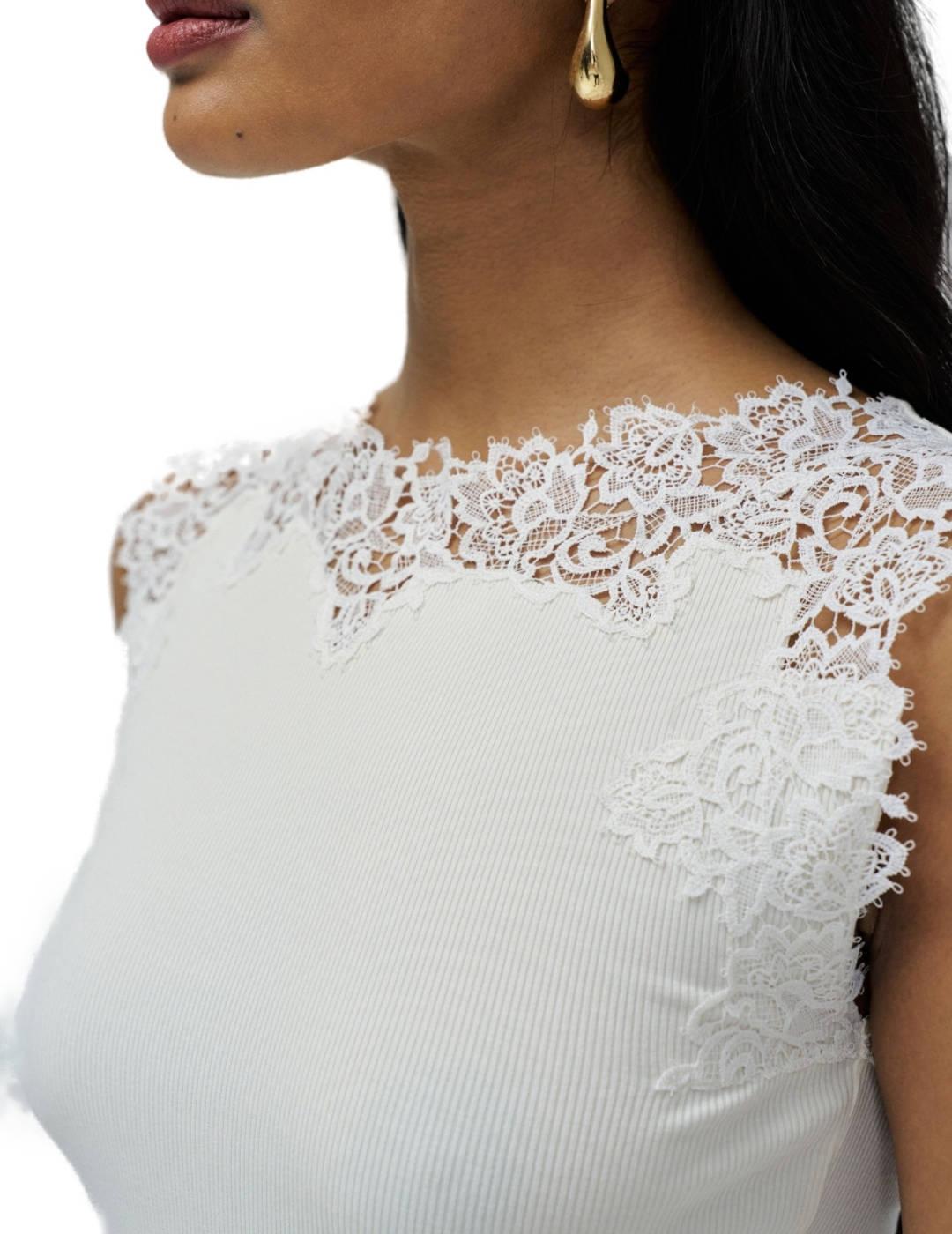 Camiseta Salsa blanca manga sisa detalles encaje de mujer